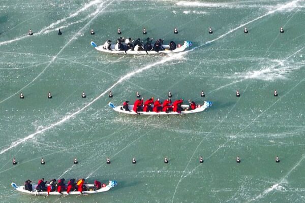 Botes Dragón en Hielo Encienden la Diversión Invernal en Ningxia 🎉❄️ Botes_Drago_n_en_Hielo_Encienden_la_Diversio_n_Invernal_en_Ningxia____
