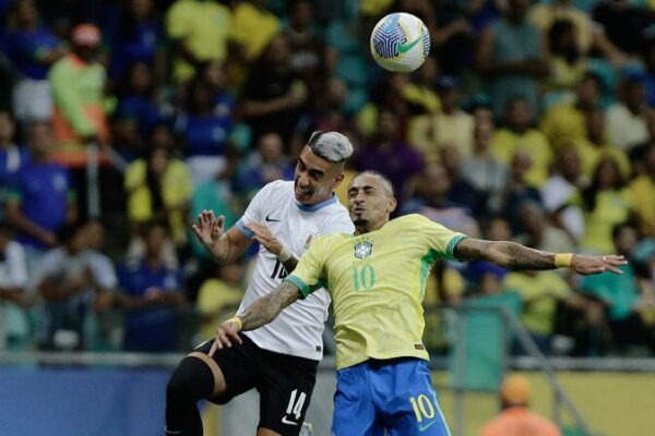 Brasil Rescata un Empate 1-1 Contra Uruguay con un Gol Espectacular de Gerson Brasil_Rescata_un_Empate_1_1_Contra_Uruguay_con_un_Gol_Espectacular_de_Gerson