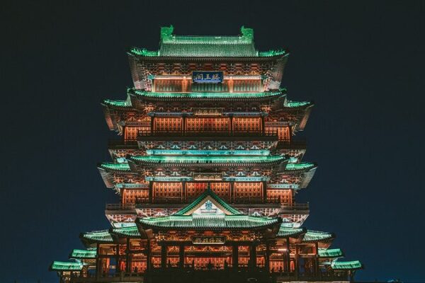 ¡Brillo Nocturno! El Pabellón del Príncipe Teng en Nanchang ilumina tus sueños _Brillo_Nocturno__El_Pabello_n_del_Pri_ncipe_Teng_en_Nanchang_ilumina_tus_suen_os video poster
