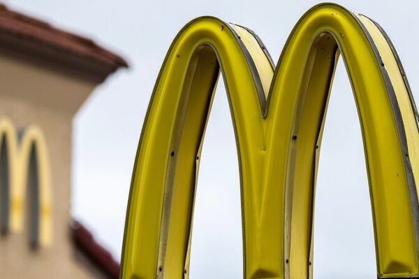 Brote de E. coli en McDonald’s: Más de 100 enfermos por cebollas en rodajas 🍔🧅 Brote_de_E__coli_en_McDonald_s__Ma_s_de_100_enfermos_por_cebollas_en_rodajas___