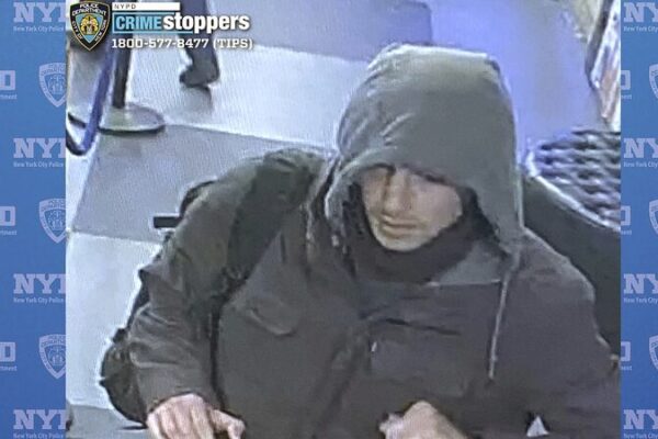 Bu_squeda_del_asesino_del_CEO_de_UnitedHealthcare__Sospechoso_podri_a_haber_salido_de_NYC__
