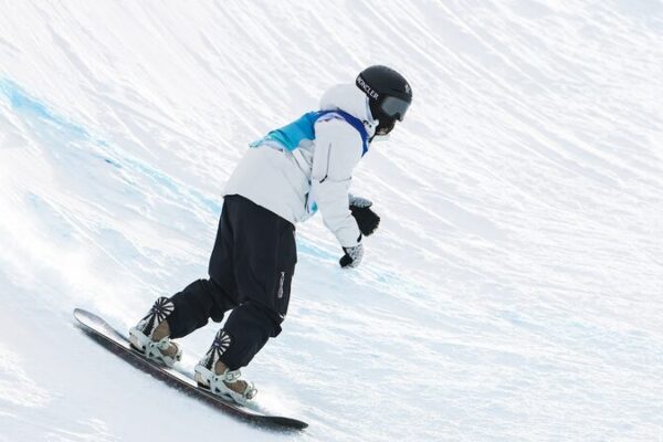 _Cai_Xuetong_de_China_se_eleva_al_plata_en_la_Copa_del_Mundo_de_Snowboard_Halfpipe____