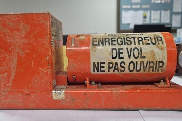 Caja negra deja de grabar momentos después de advertencia de impacto de aves en trágico accidente aéreo en Corea del Sur 🛩️⚠️ Caja_negra_deja_de_grabar_momentos_despue_s_de_advertencia_de_impacto_de_aves_en_tra_gico_accidente_ae_reo_en_Corea_del_Sur_____