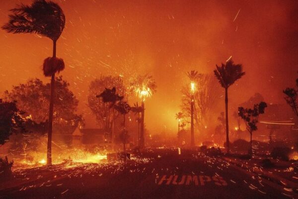 __California_en_llamas___Quie_n_esta__bajo_presio_n_