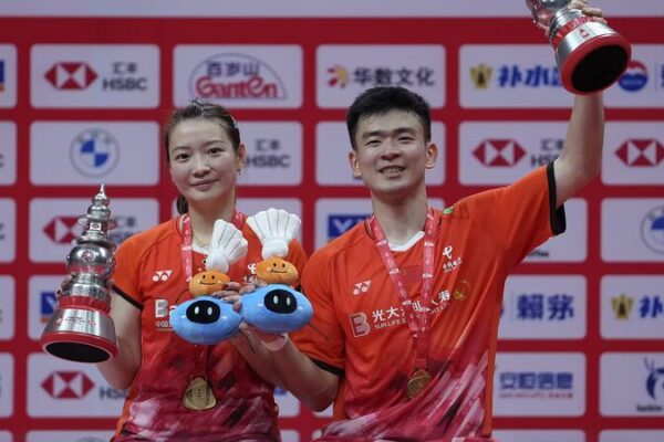 Campeones Olímpicos Zheng Siwei y Huang Yaqiong se Despiden con una Victoria Épica Campeones_Oli_mpicos_Zheng_Siwei_y_Huang_Yaqiong_se_Despiden_con_una_Victoria_E_pica video poster