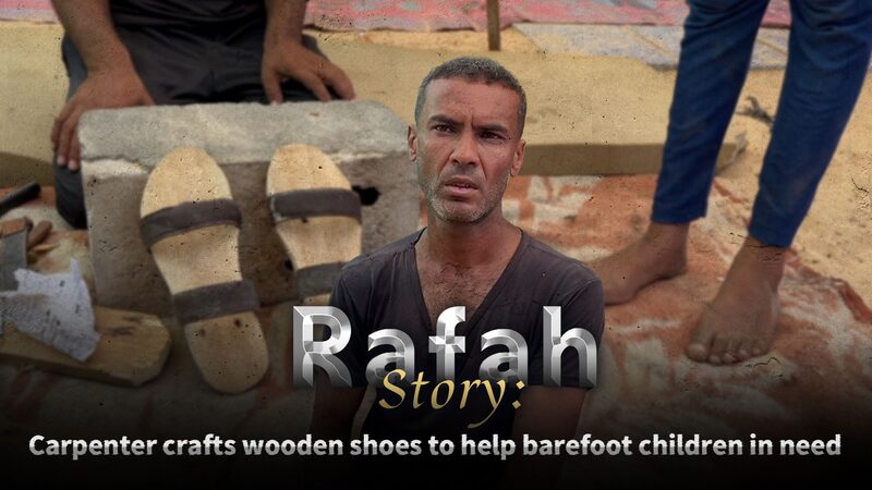 ___Carpintero_en_Gaza_fabrica_zapatos_de_madera_para_nin_os_descalzos_ video poster