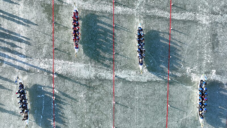 Carreras_de_Botes_Drago_n_de_Hielo_Encienden_las_Aguas_Congeladas_de_Jinzhou