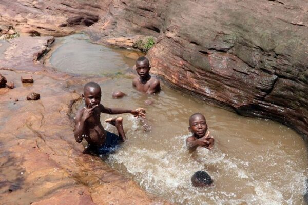 🔥 Casi 500 millones de niños soportan calor extremo la mitad del año: Informe de UNICEF __Casi_500_millones_de_nin_os_soportan_calor_extremo_la_mitad_del_an_o__Informe_de_UNICEF