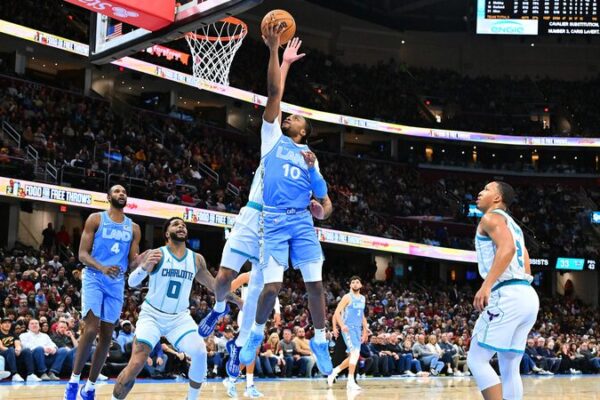 Cavs_imparables_hacen_historia_en_la_NBA_con_victoria_128_114_sobre_los_Hornets