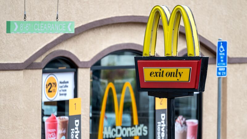 Cebollas_de_McDonald_s_culpadas_por_un_brote_de_E__coli_en_13_estados