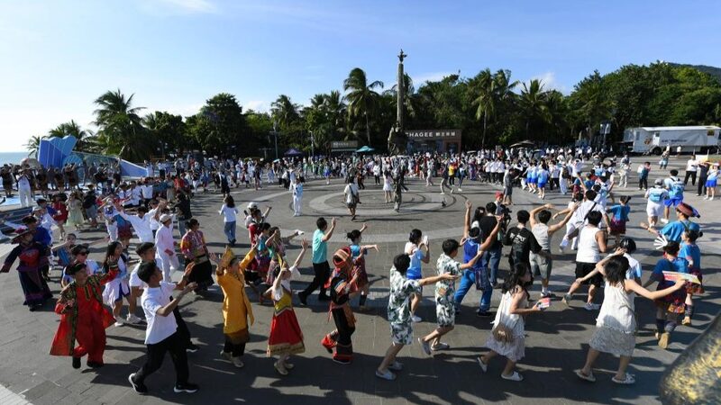 Celebrando_la_Diversidad__Sanya_Gala_Une_las_Culturas_de_China video poster