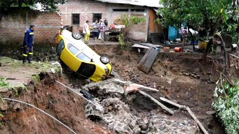 Centroame_rica_Empapada__Tormentas_Traen_Alertas_de_Inundaciones_y_Riesgo_de_Deslizamientos___ video poster