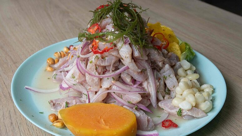 Ceviche_peruano_y_pescado_secado_al_sol_de_China__el_relato_de_dos_delicias
