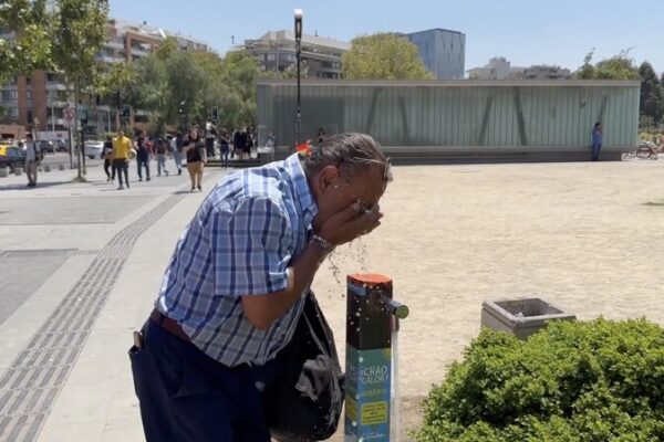 Chile se sofoca bajo una intensa ola de calor 😰🔥 Chile_se_sofoca_bajo_una_intensa_ola_de_calor___ video poster