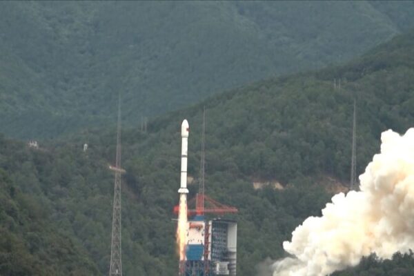 China_Avanza_Ra_pidamente___Sate_lites_Yaogan_43_03_Lanzados_al_Espacio___ video poster
