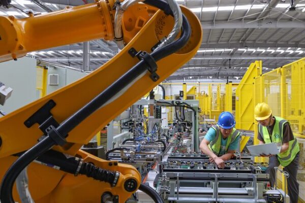 China Brilla Intensamente: Aumentan las Inversiones Extranjeras en Medio de la Desaceleración Global China_Brilla_Intensamente__Aumentan_las_Inversiones_Extranjeras_en_Medio_de_la_Desaceleracio_n_Global