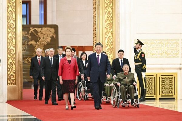 ___China_Celebra_a_sus_He_roes_con_Ma_ximos_Honores_antes_del_Di_a_Nacional___