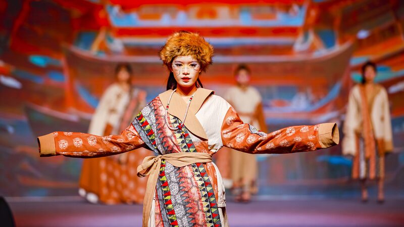 China_Chic__Disen_adores_Jo_venes_Mezclan_Tradicio_n_y_Modernidad___