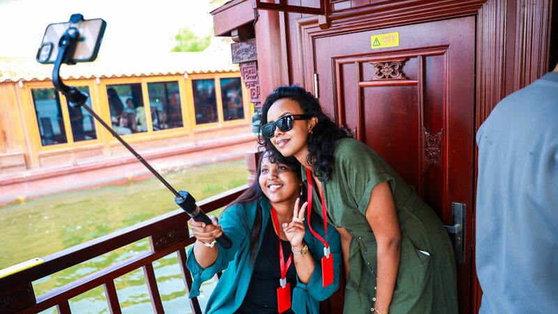 China_Invita_al_Mundo__Ministerio_de_Relaciones_Exteriores_Da_la_Bienvenida_a_Turistas_en_Medio_de_un_Auge_de_Viajes