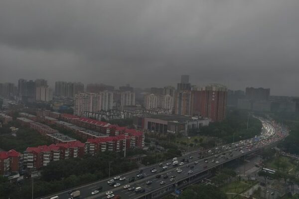 China activa respuesta de emergencia de nivel IV debido a fuertes lluvias en Beijing 🌧️🚨 China_activa_respuesta_de_emergencia_de_nivel_IV_debido_a_fuertes_lluvias_en_Beijing____