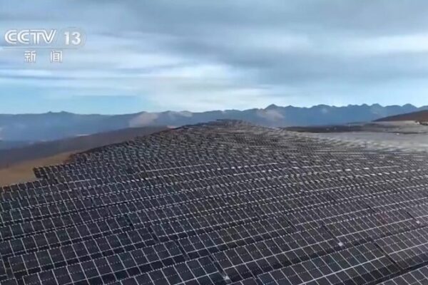 China_alcanza_nuevas_alturas_con_la_estacio_n_solar_ma_s_alta_del_mundo____