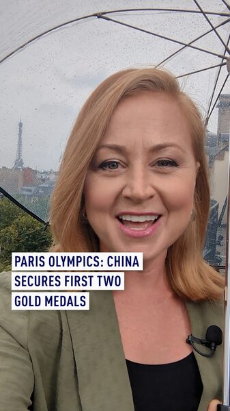 China_brilla_con_el_primer_oro_mientras_la_lluvia_empapa_la_apertura_de_los_Juegos_Oli_mpicos_de_Pari_s video poster
