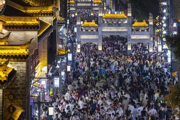 China celebra el Festival del Medio Otoño con un nuevo auge de viajes y consumo 🚀 China_celebra_el_Festival_del_Medio_Oton_o_con_un_nuevo_auge_de_viajes_y_consumo__