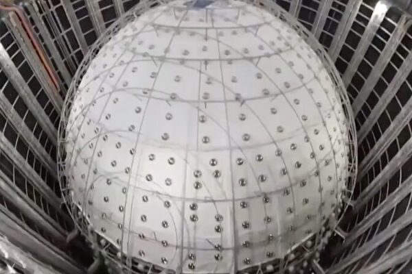China_completa_la_construccio_n_del_masivo_observatorio_subterra_neo_de_neutrinos_JUNO__