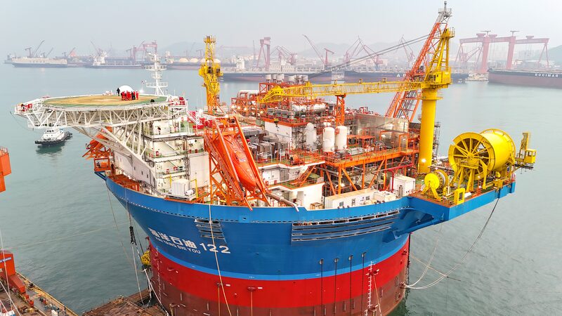 China_despliega__Haikui_No_1___la_primera_instalacio_n_petrolera_flotante_cili_ndrica_de_Asia