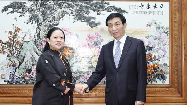 China e Indonesia construyen lazos más fuertes: Los principales asesores se reúnen en Pekín China_e_Indonesia_construyen_lazos_ma_s_fuertes__Los_principales_asesores_se_reu_nen_en_Peki_n