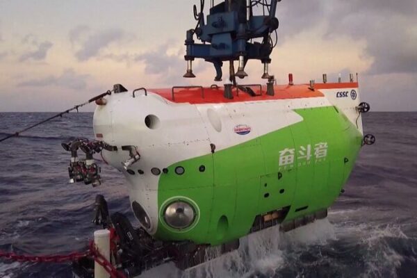 China e Indonesia se sumergen a lo profundo: ¡Aventura récord en la Fosa de Java 🌊! China_e_Indonesia_se_sumergen_a_lo_profundo___Aventura_re_cord_en_la_Fosa_de_Java___