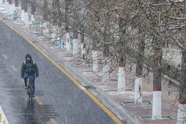 China emite alerta amarilla por tormentas de nieve en regiones del norte ❄️🌨️ China_emite_alerta_amarilla_por_tormentas_de_nieve_en_regiones_del_norte_____ video poster