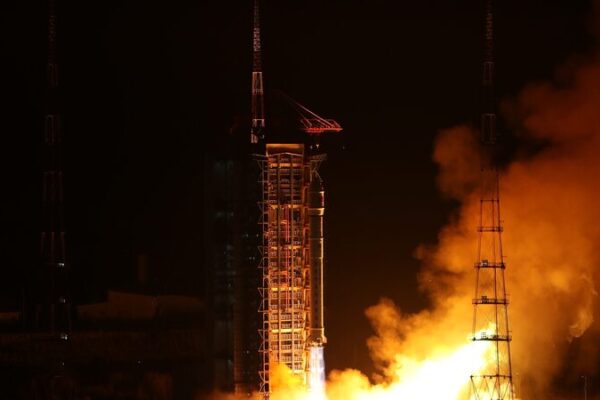 🚀 China envía nuevos satélites SAR al espacio, marcando el 553.º vuelo del Larga Marcha __China_envi_a_nuevos_sate_lites_SAR_al_espacio__marcando_el_553_o_vuelo_del_Larga_Marcha