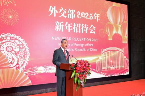China inicia el 2025 con una recepción de Año Nuevo llena de estrellas 🎉 China_inicia_el_2025_con_una_recepcio_n_de_An_o_Nuevo_llena_de_estrellas__