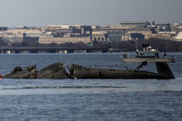China insta a EE.UU. a acelerar la investigación sobre accidente aéreo en el río Potomac China_insta_a_EE_UU__a_acelerar_la_investigacio_n_sobre_accidente_ae_reo_en_el_ri_o_Potomac