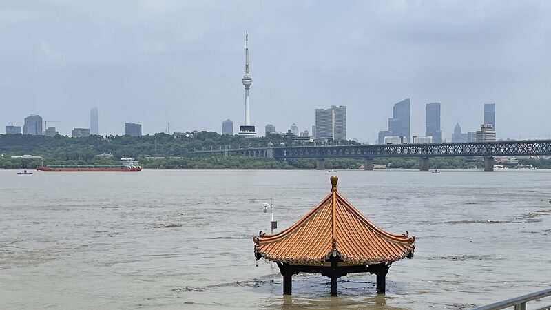 China_inyecta__45_millones_adicionales_para_reparar_carreteras_dan_adas_por_inundaciones____