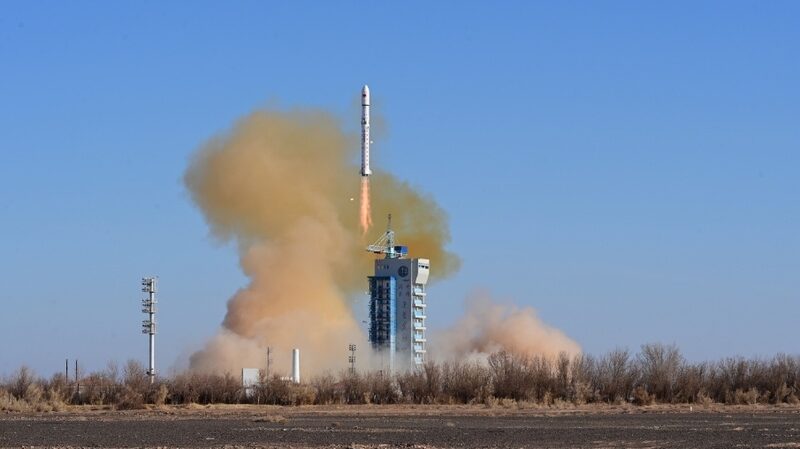 China_lanza_sate_lite_pakistani__y_dos_ma_s_al_espacio