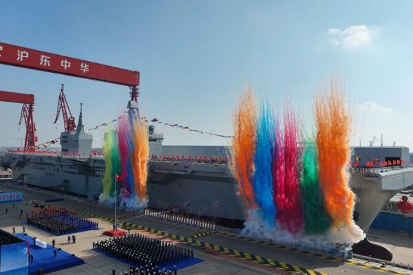 China lanza su nuevo buque de asalto anfibio de última generación: ¡Conoce el Sichuan! China_lanza_su_nuevo_buque_de_asalto_anfibio_de_u_ltima_generacio_n___Conoce_el_Sichuan_