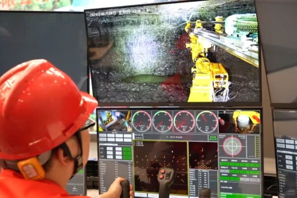 _China_lanza_su_robot_minero_inteligente__Perforar_rocas_ahora_es_como_jugar_videojuegos_