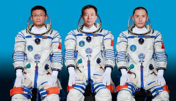 ¡China premia a los astronautas de la misión Shenzhou-16 con honores de héroes 🚀 _China_premia_a_los_astronautas_de_la_misio_n_Shenzhou_16_con_honores_de_he_roes__
