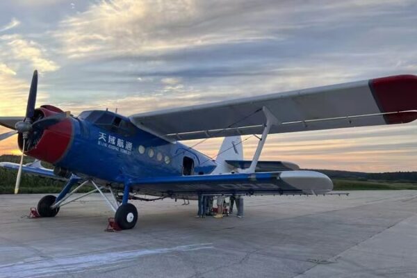 China presenta su primer lote de drones civiles grandes producidos localmente 🚀 China_presenta_su_primer_lote_de_drones_civiles_grandes_producidos_localmente__