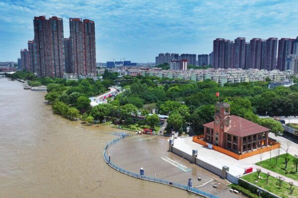 China_protege_sus_tesoros_antiguos_en_medio_de_inundaciones___