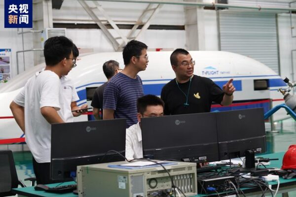 ¡China prueba tren maglev de 1,000 km/h! 🚄 _China_prueba_tren_maglev_de_1_000_km_h___