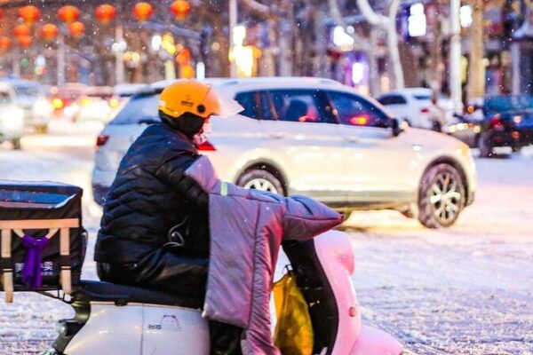 China_refuerza_protecciones_para_trabajadores_de_reparto_____