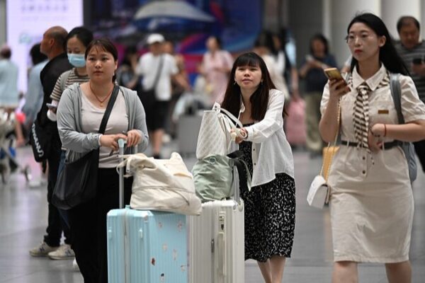 China registra 211 millones de viajes en tren durante la fiebre del verano 🚄🔥 China_registra_211_millones_de_viajes_en_tren_durante_la_fiebre_del_verano___