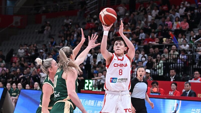 China_remonta_y_vence_a_Australia_en_emocionante_partido_de_baloncesto_femenino___