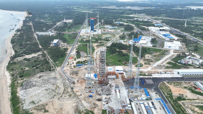 __China_revela_la_primera_plataforma_universal_de_lanzamiento_para_cohetes_de_combustible_li_quido_en_Hainan