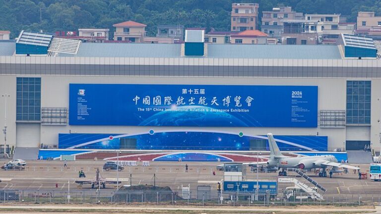 _China_revela_su_caza_furtivo_J_35A_en_Airshow_China_