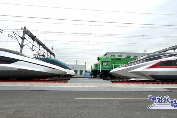 ¡China revela su tren bala CR450 capaz de alcanzar 450 km/h! 🚄✨ _China_revela_su_tren_bala_CR450_capaz_de_alcanzar_450_km_h____