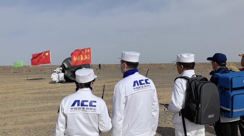 China_se_prepara_para_el_regreso_de_la_tripulacio_n_del_Shenzhou_17_con_el_ensayo_final_de_aterrizaje video poster